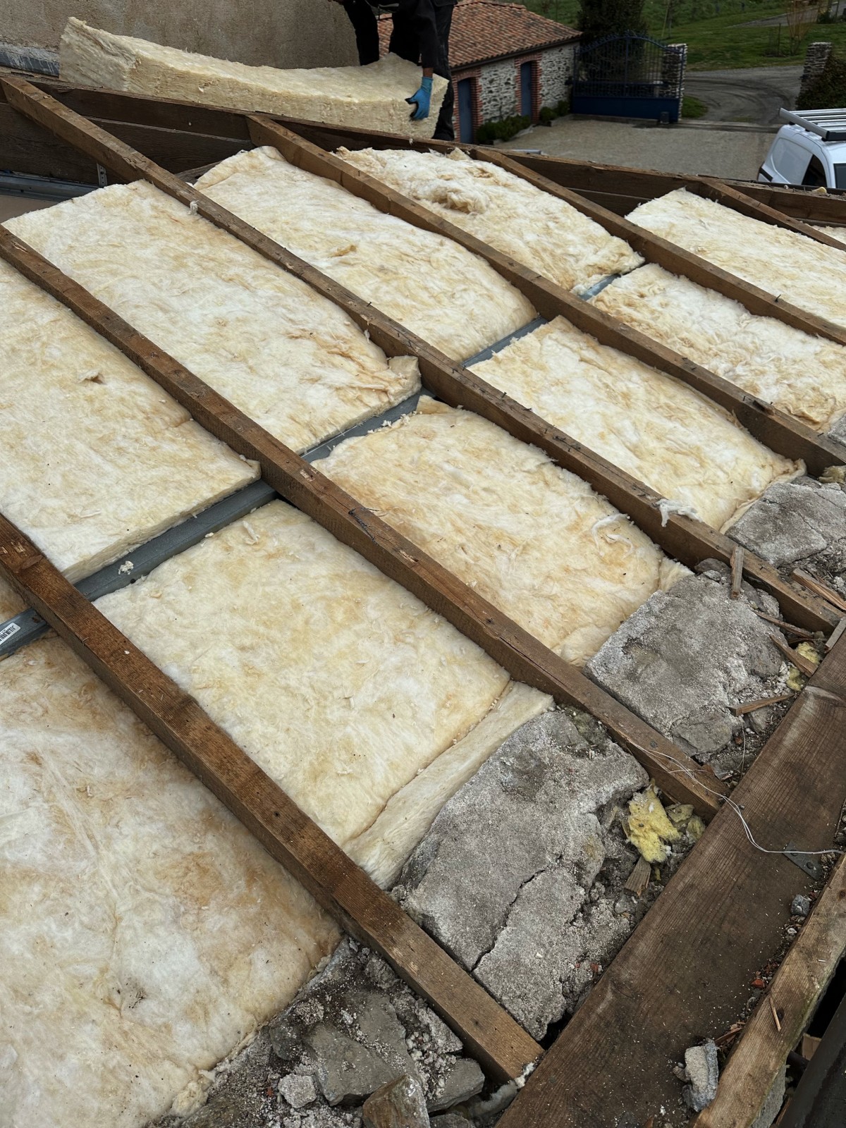 Quel isolant choisir pour l'isolation des combles perdus sous toiture à Nantes 44 Loire Atlantique ?