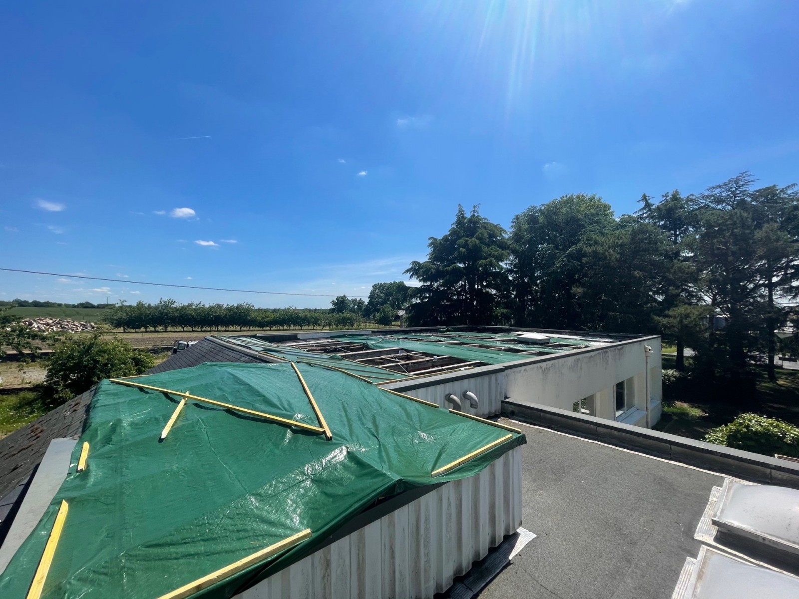  Bâchage en urgence d’un toit détériorée par une tempête située à Orvault 