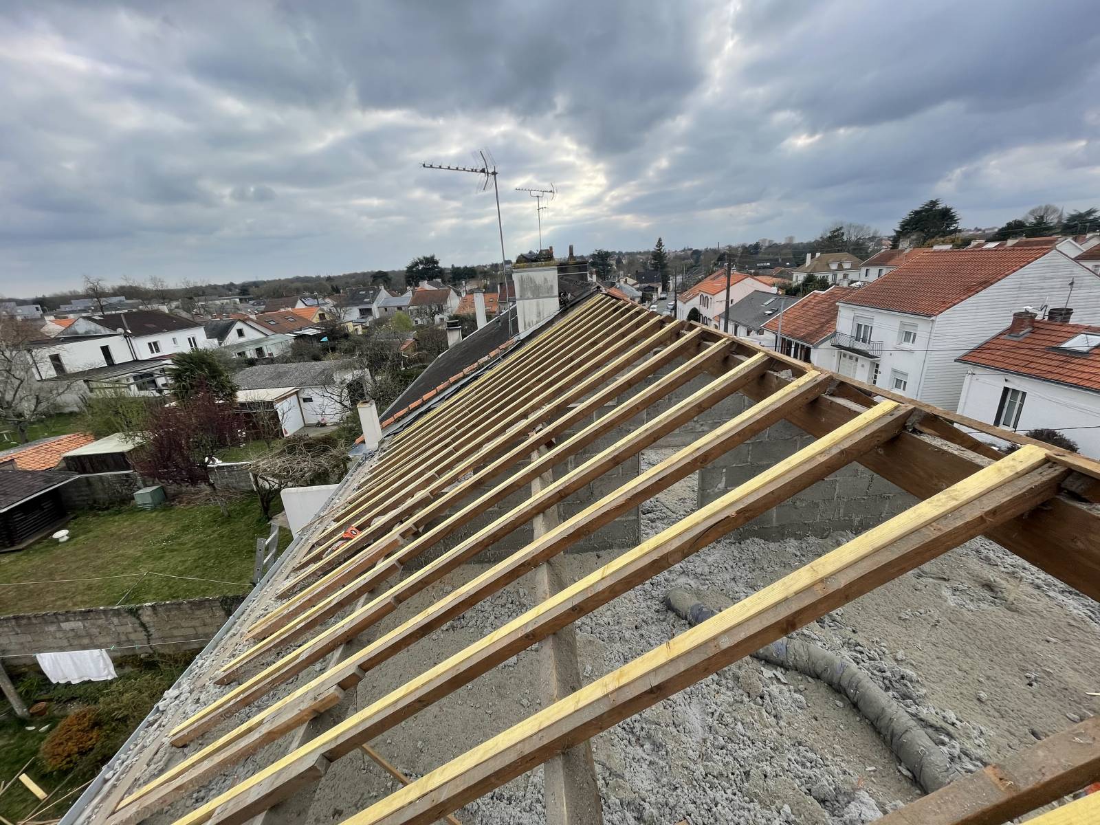 artisan couvreur pour construction de charpente en loire atlantique