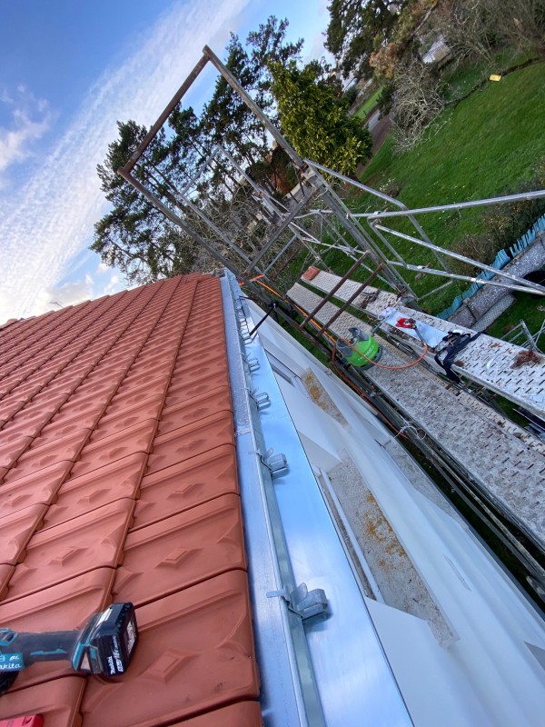 Remplacement gouttière toiture en zinc à Couëron près de Nantes