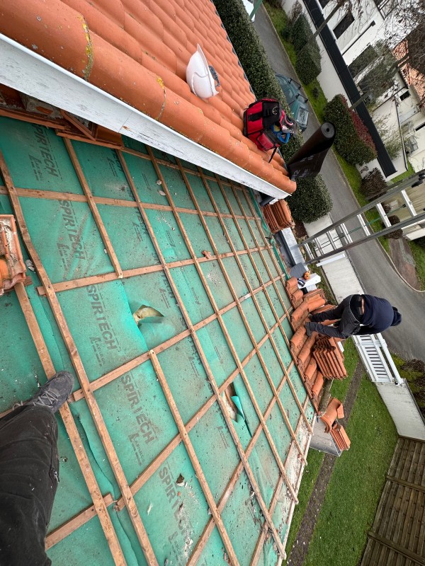 Rénovation d’une toiture en tuiles et charpente à Pornic 44210