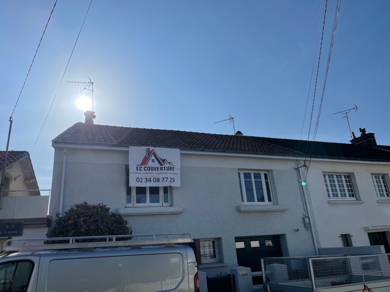 Rénovation complète d’une toiture en tuiles par nos artisans Couvreur à Nantes