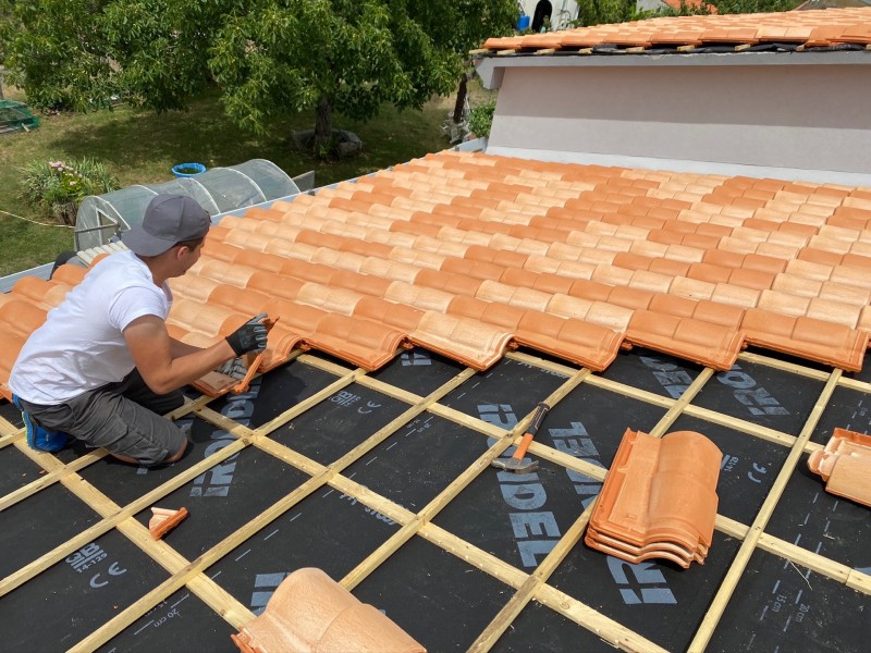 artisan couvreur pour installation de toiture de maison sautron