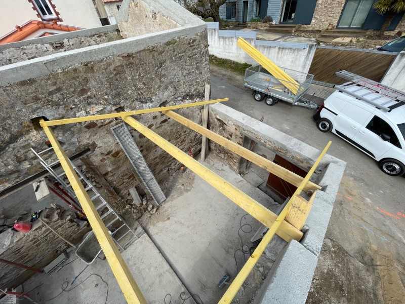 Installation charpente en bois traité rapidement et avec garantie à Nantes