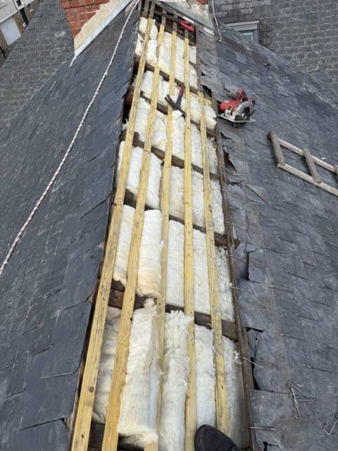 Résultat après installation de laine de verre et nouveau bois