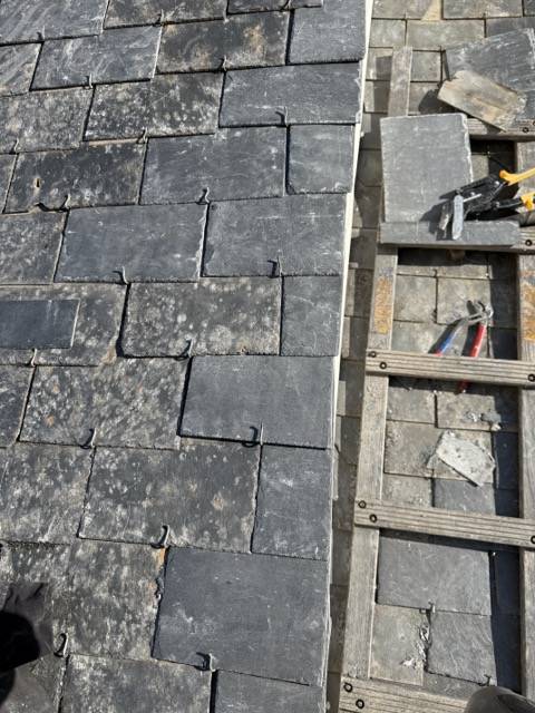 Après installation, des nouvelles ardoises